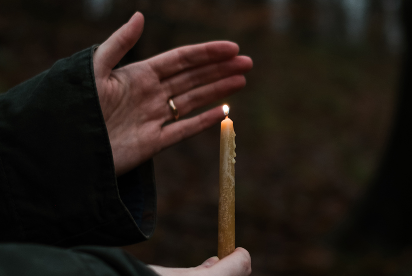 Den mørke tid er fuld af gamle ritualer – sådan finder du ro i vinteren