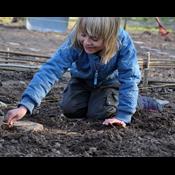 Hjælp lokale børn med at skabe vild natur i Vilde Rødder