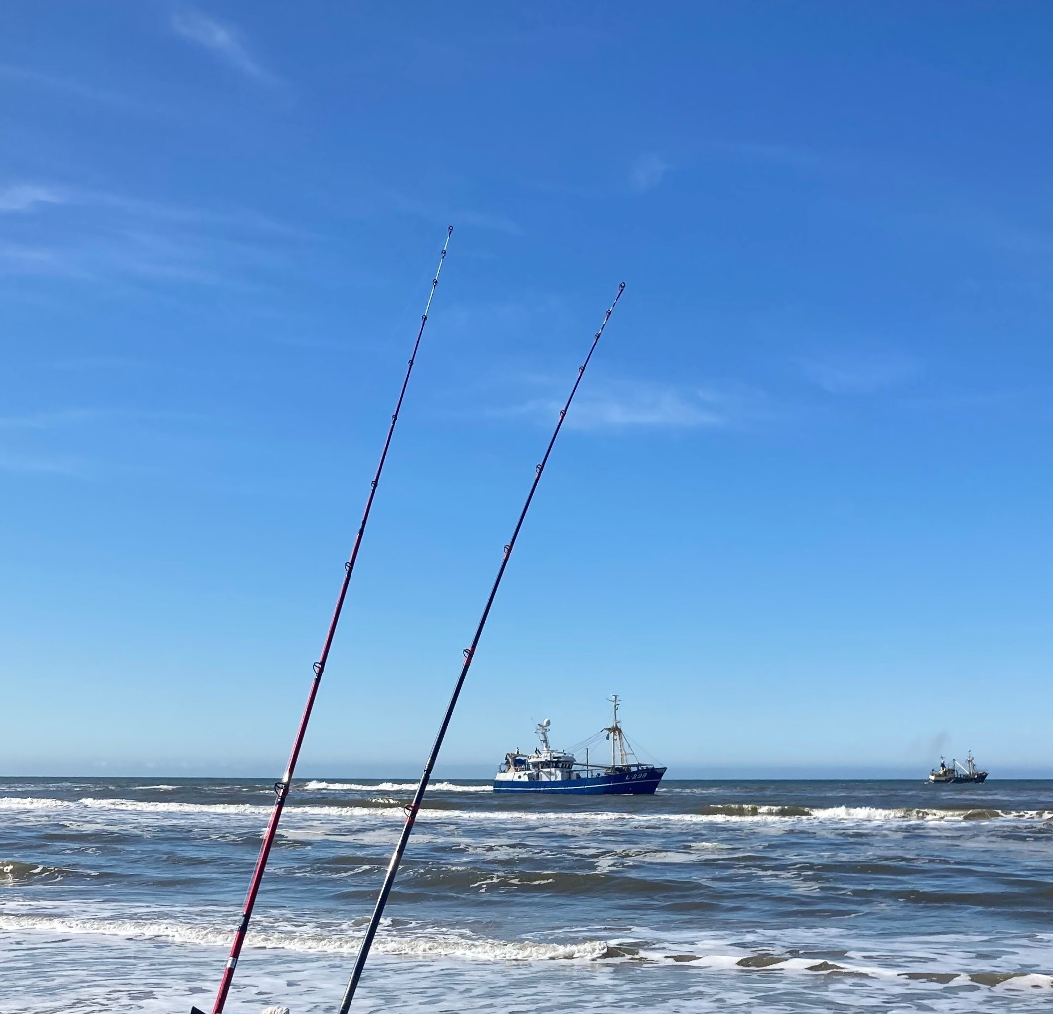 Bomtrawlere tæt på vestkysten - beskåret
