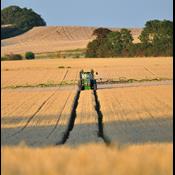 Sprøjtegifte kan slippe for forbud mod PFAS