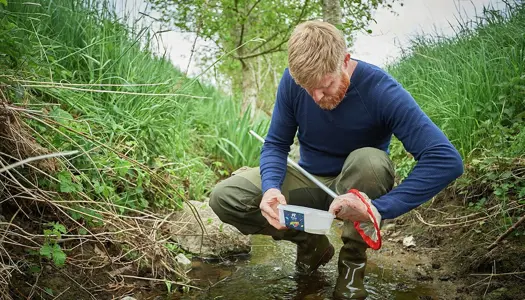 Morten forvandler muddergrøfter til rindende vandløb